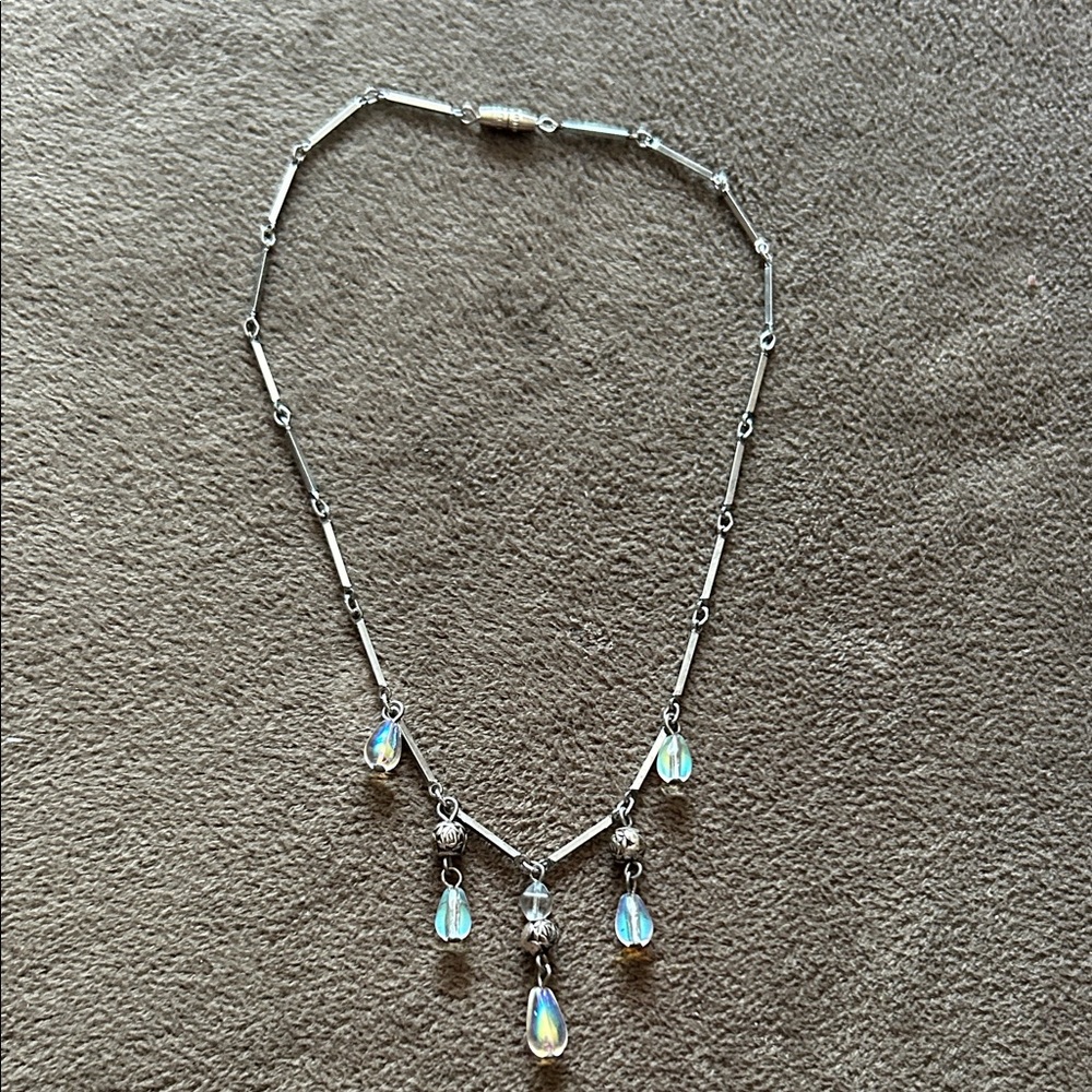 Elegant Silver Necklace with Iridescent Accents